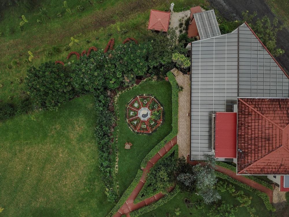 Vida Mountain Resort & Spa - Adults Only Exterior
