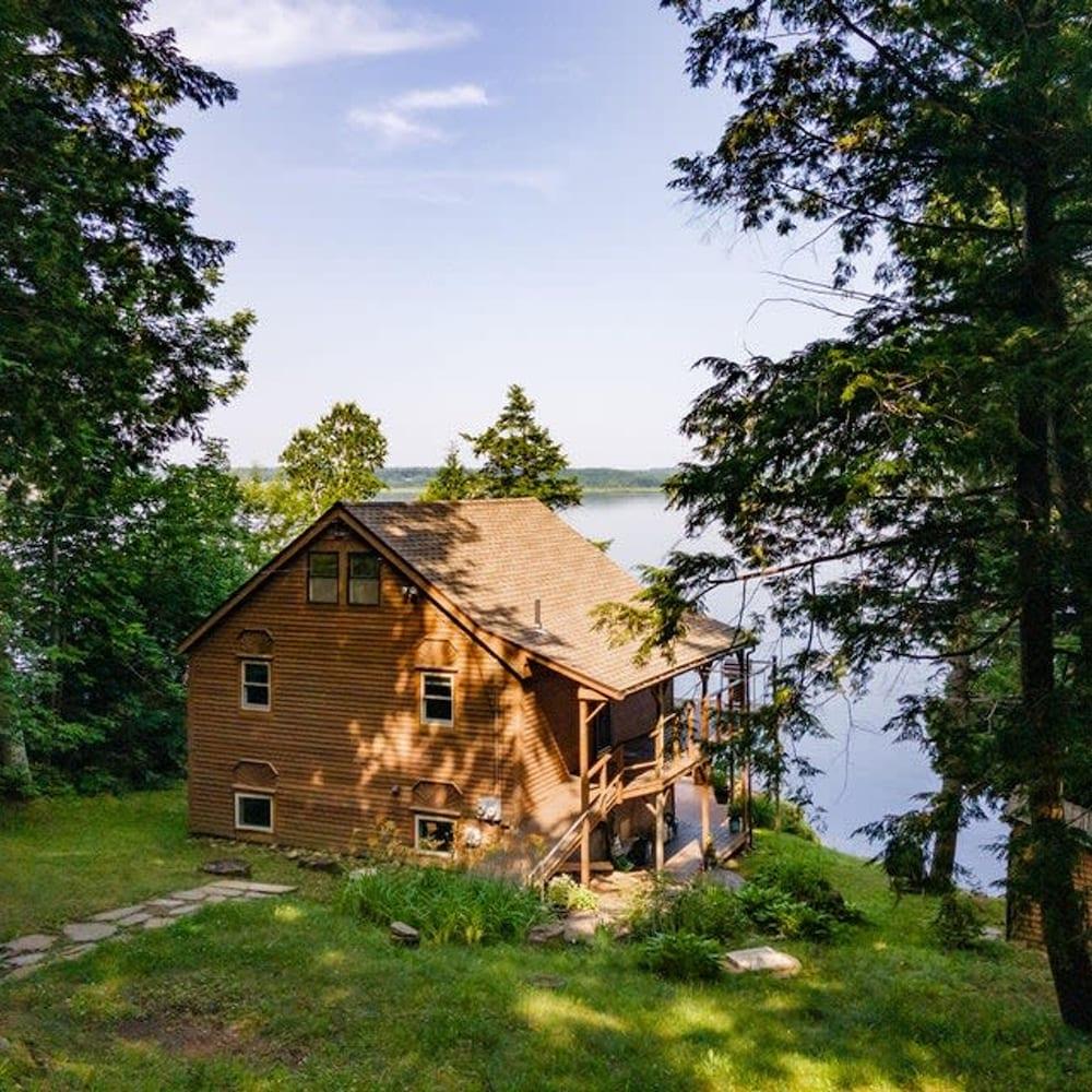 Red Cedar Haven in Sidney Room