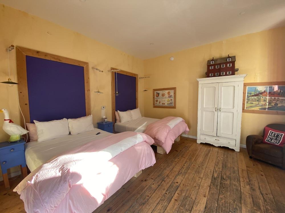 مترو هوتل آند كافيه غرفة