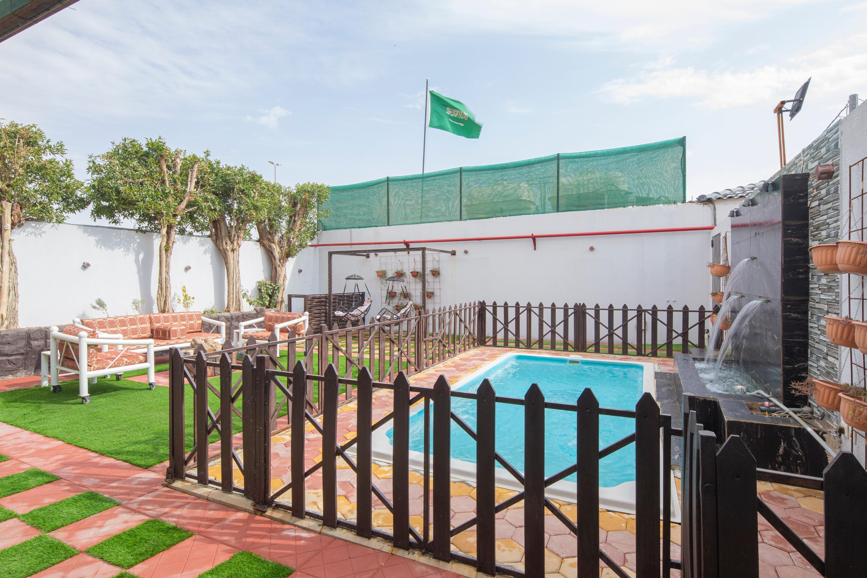 شالية بتصميم انيق وسماعات| 444