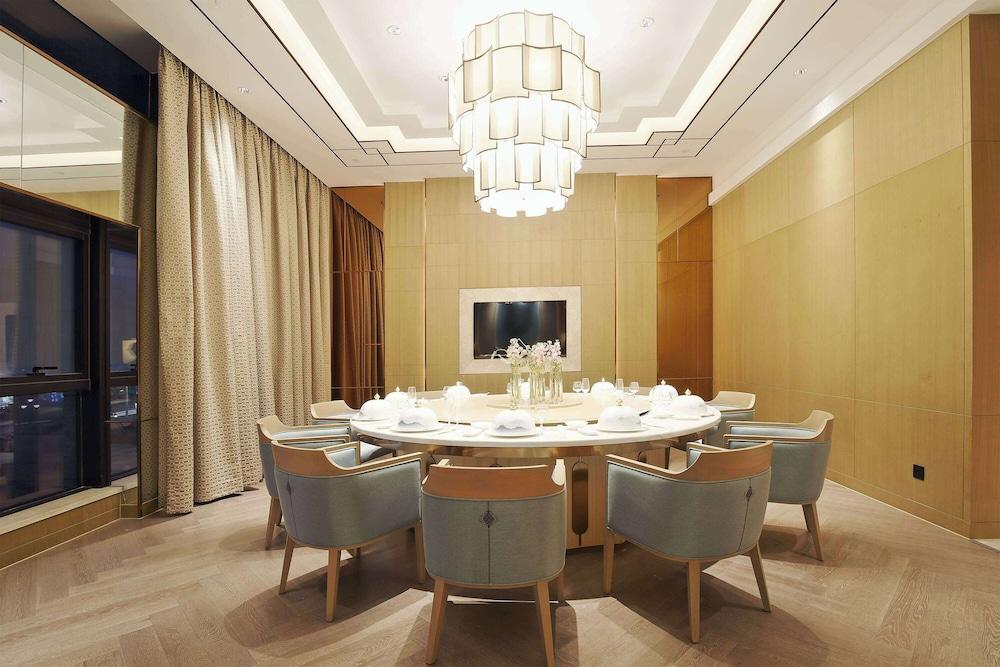 هاوارد جونسون باي ويندام جلوري بلازا تشينجهاي