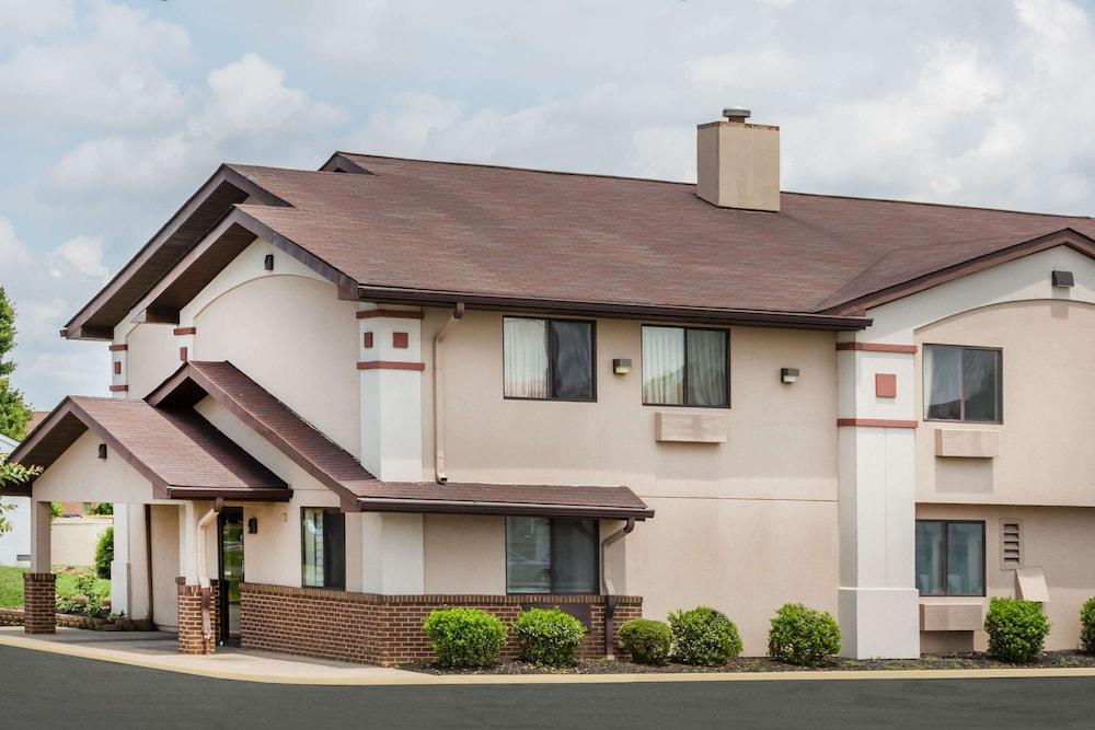 Super 8 by Wyndham Tappahannock VA Featured Image