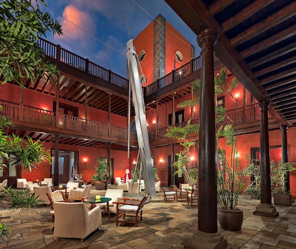 سان روك أونلي أدالتس الصورة الأساسية