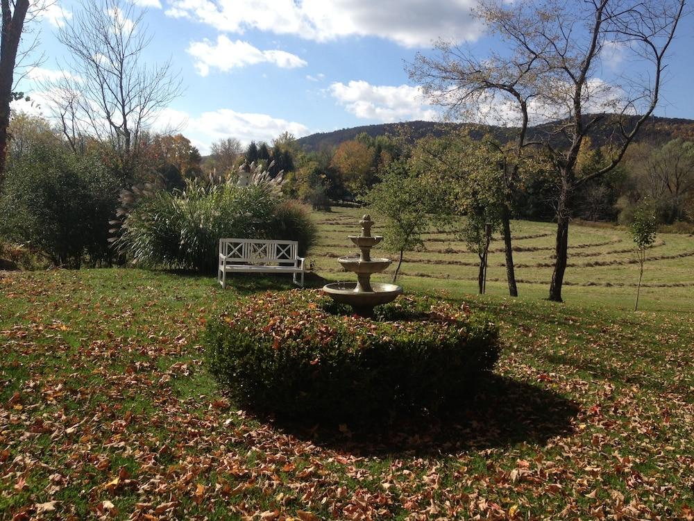 إن آت ستوني كريك المنطقة الخارجية