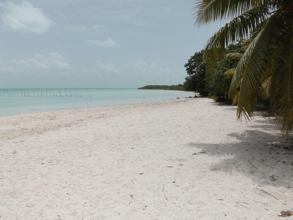 Fernando's Seaside Guest House Beach