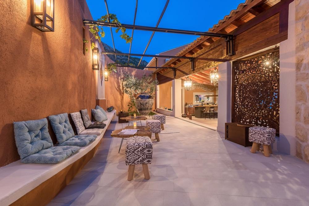 NINON - Design B&B - Adults Only Interior Entrance