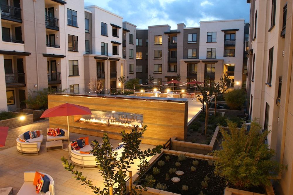 أوكوود ماونتن فيو