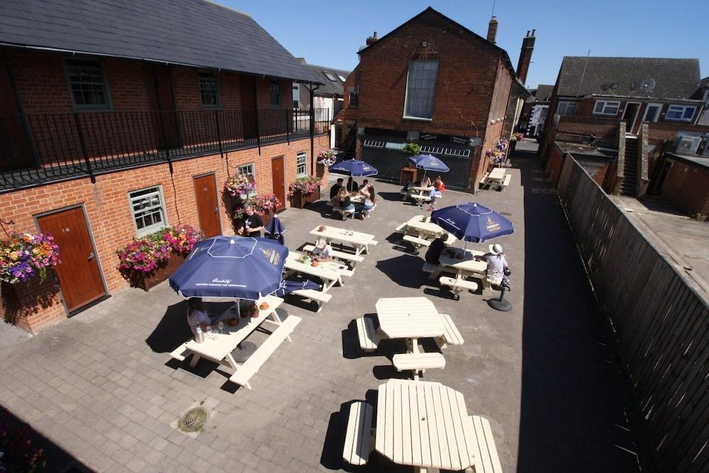 ذا آنجل هوتل المنطقة الخارجية