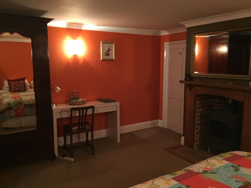 سيركلز جيست هاوس