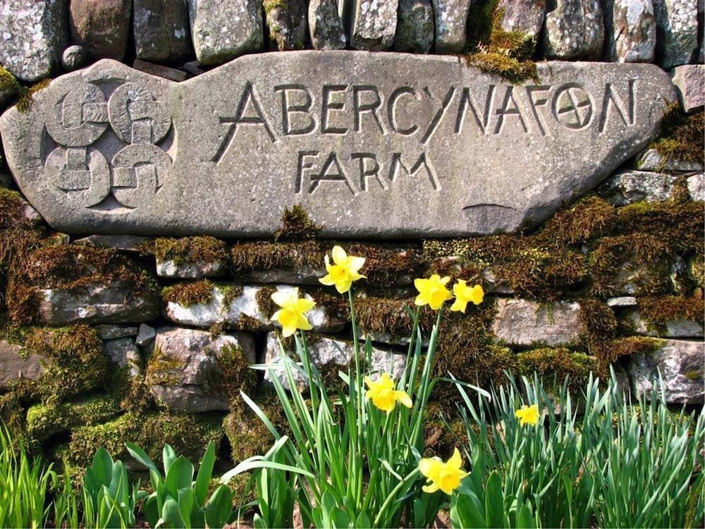 Large Farmhouse in Brecon With Garden