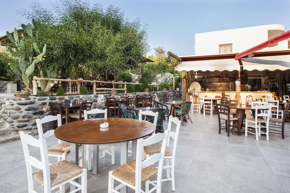 Mythos Suites Diskos Interior