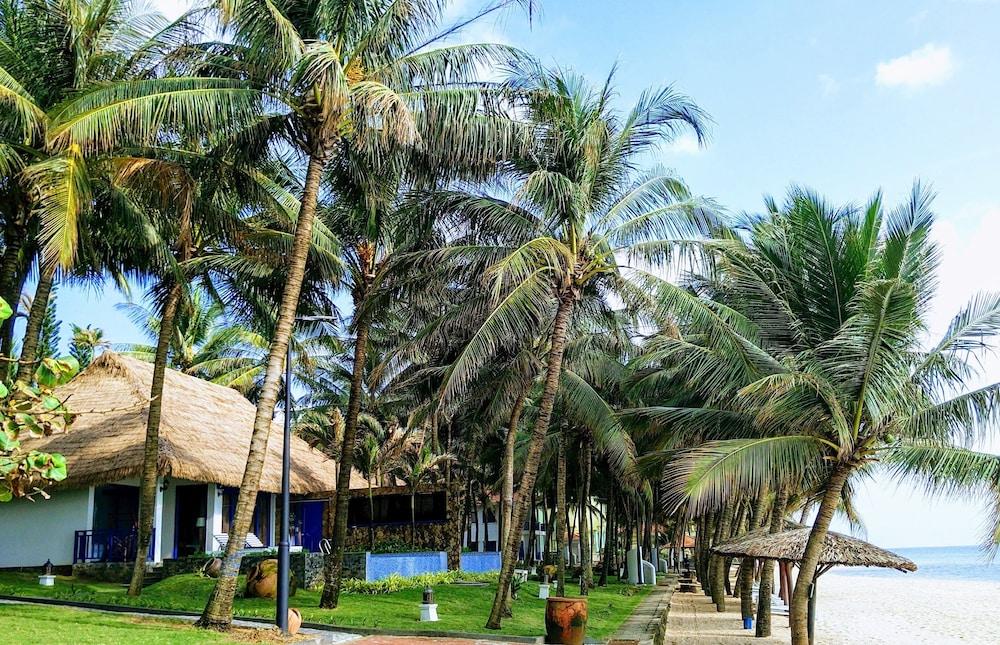 L'Azure Resort and Spa Beach