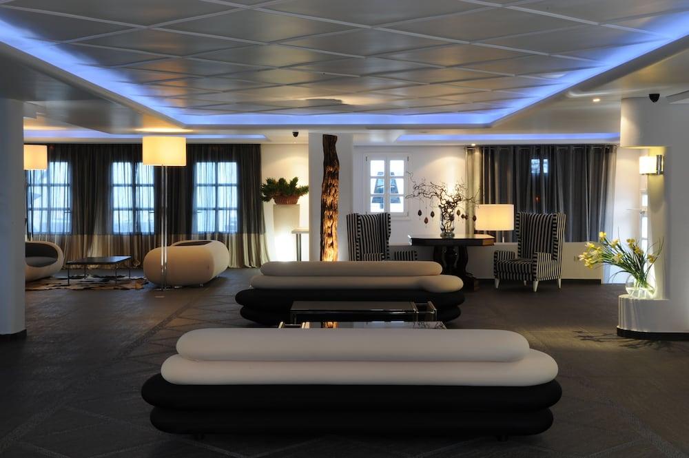 أريسانا سبا هوتل آند سويتس الردهة