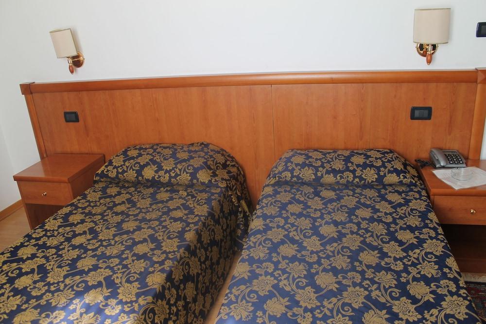 Albergo Vittoria Room