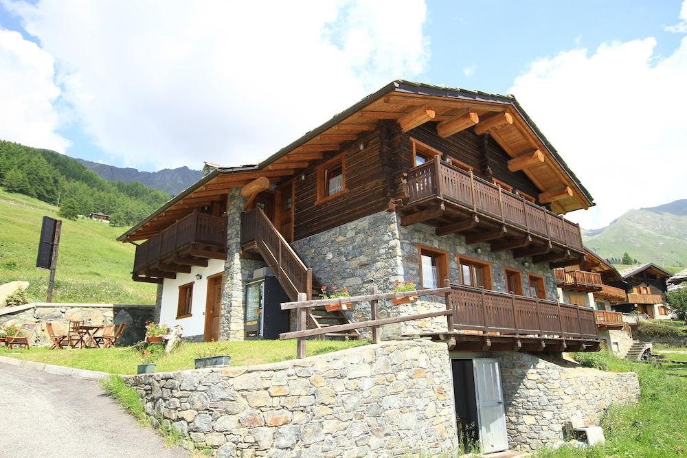 Residence Trompe-L'Oeil Exterior