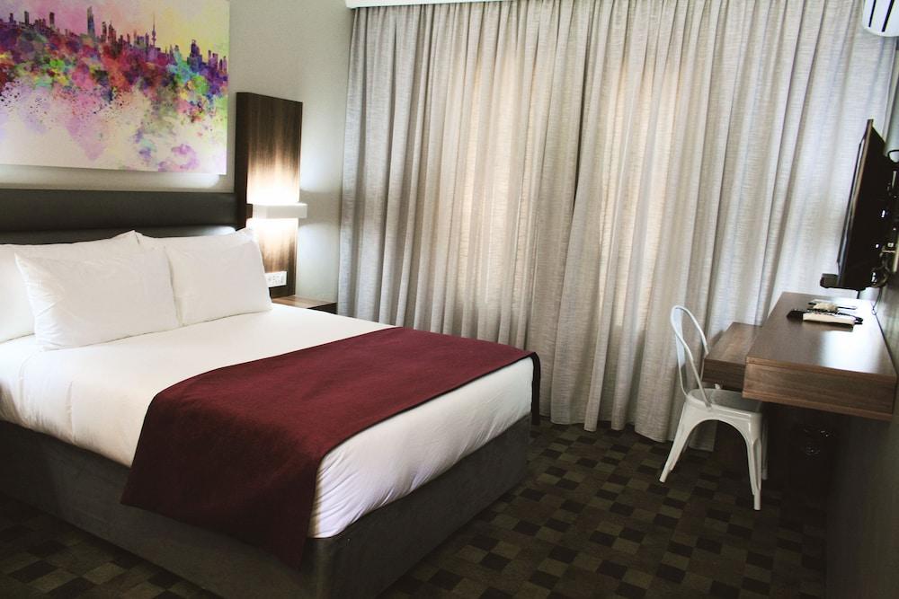 Palm Swift Luxury Accommodation Room