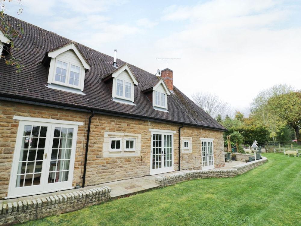 Freestone House Hotel Front