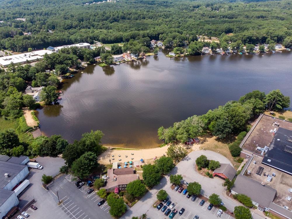 Sturbridge Host Hotel & Conference Center Exterior