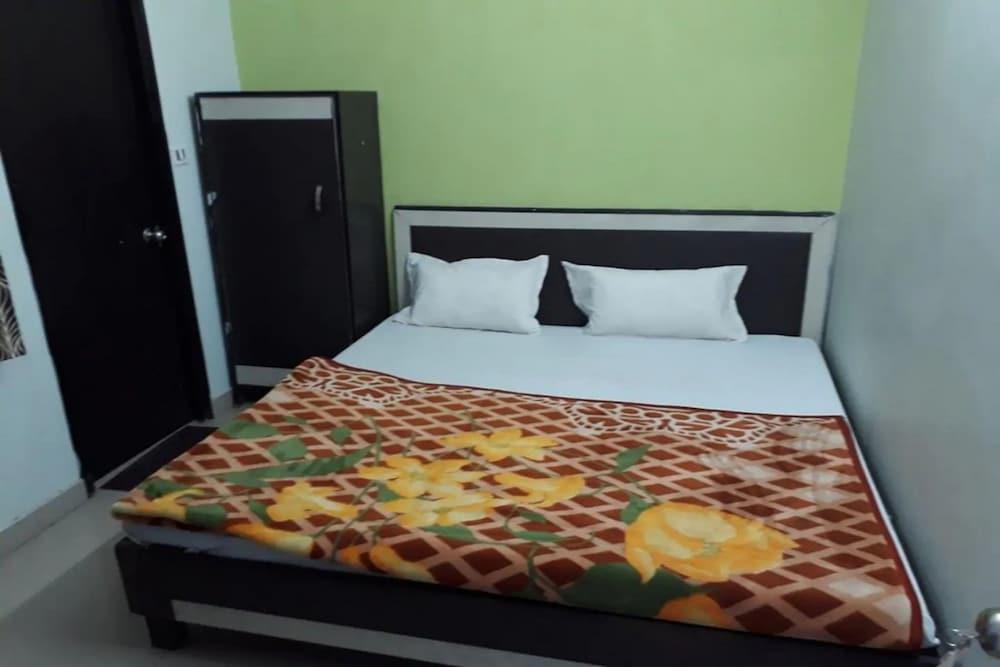 Goroomgo Vijay Charbhag Lucknow Room