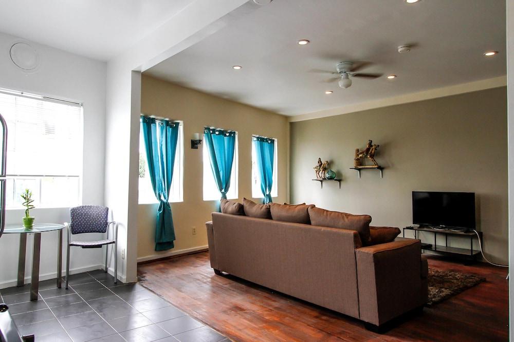 فيرنيشد لوس أنجيليس أبارتمنتس الصورة الأساسية