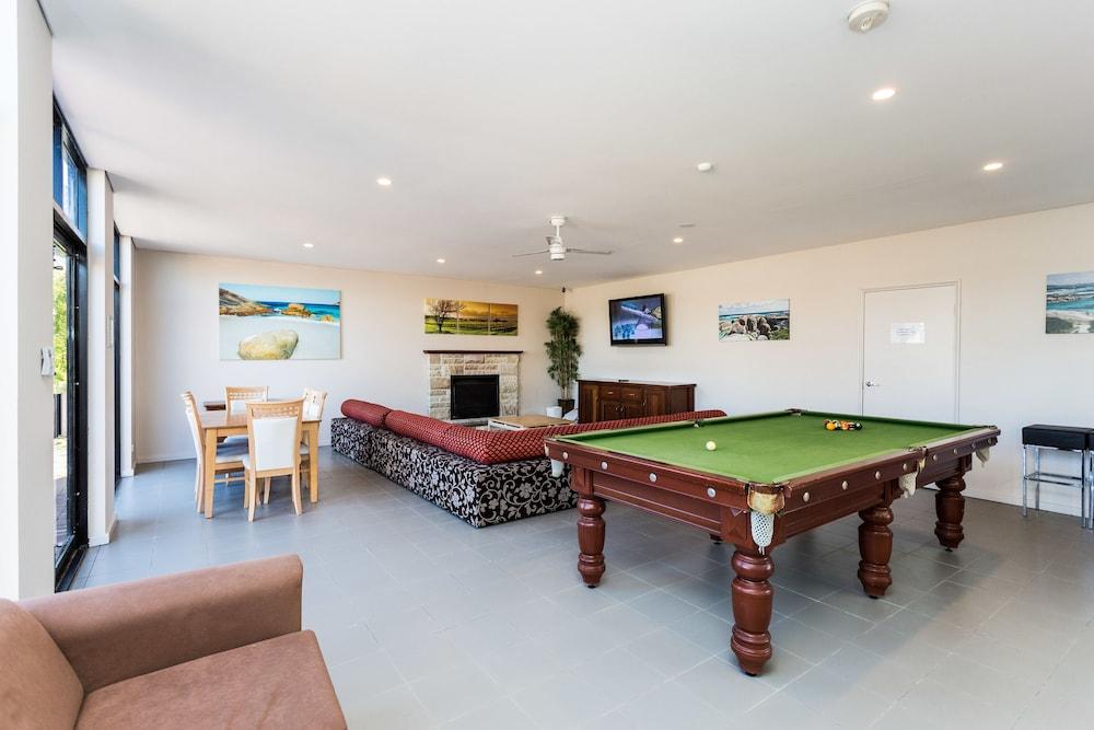 كانتري كومفرت أميتي موتل بلياردو