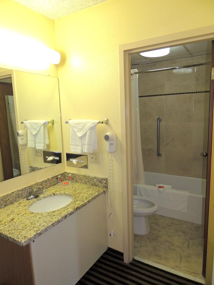 إيكونو لودج ويكلايف - شرق كليفلاند تفاصيل الفندق من الداخل