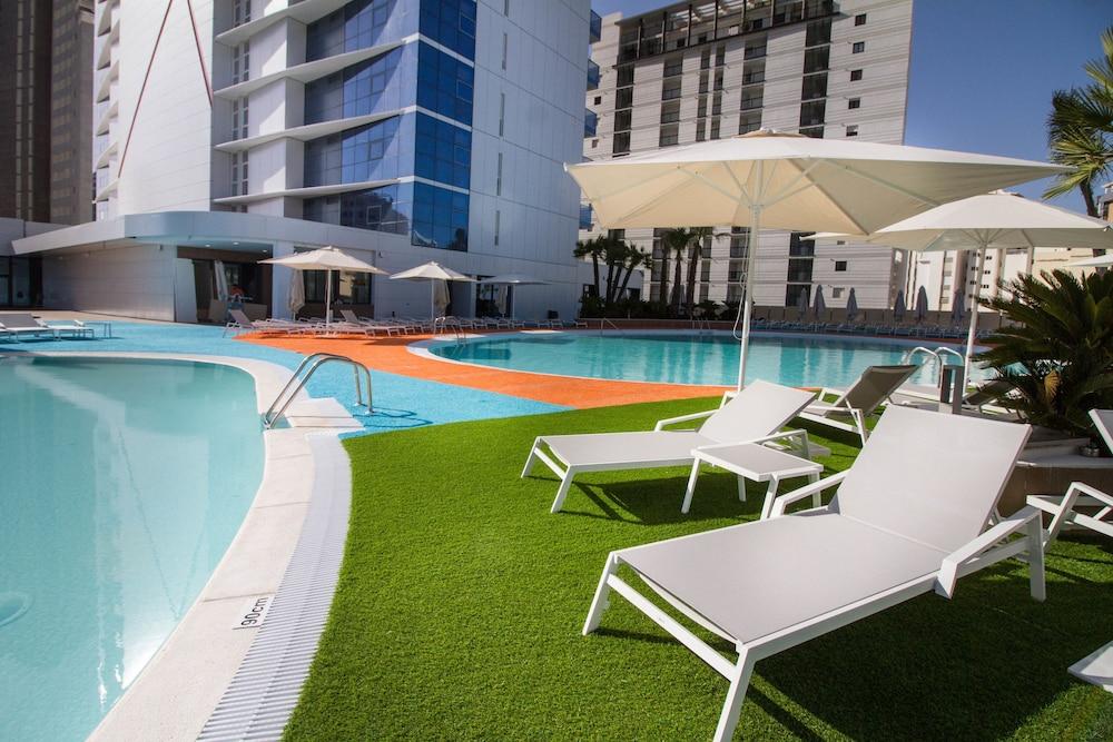 ESTIMAR Calpe Suitopia Waterslide
