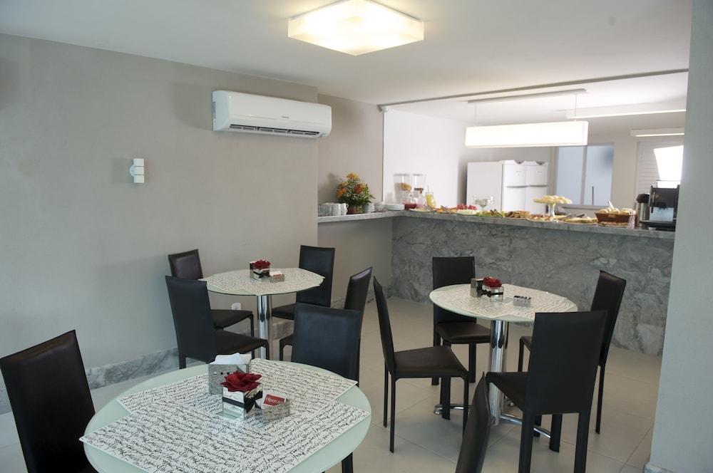 آبسولوت هوتل قاعة الاستقبال