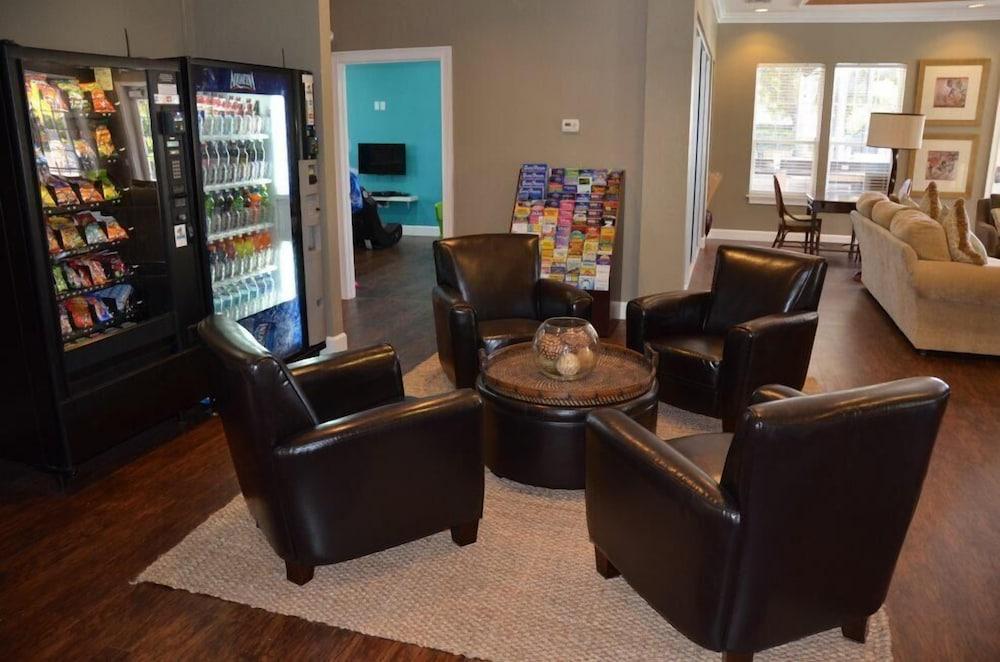 Lucaya 4 Bedrooms 3 Baths Townhome With Resort Pool Interior