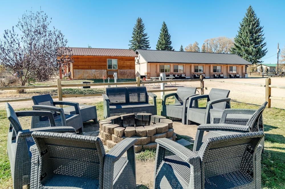 Mountain Ridge Cabins and Lodging BBQ/Picnic Area