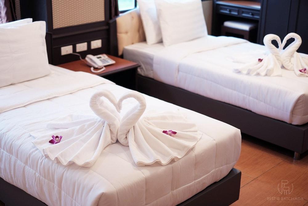 Rest at Ratchada Hotel Room