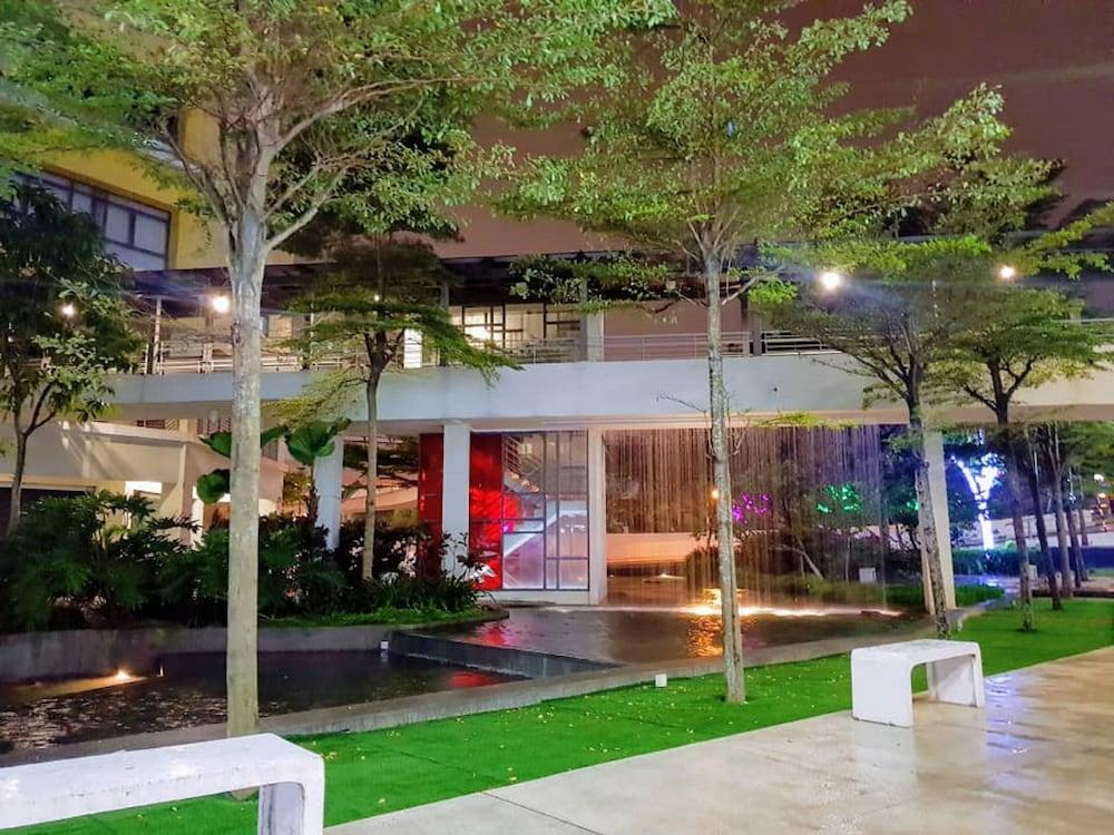 Setiawalk by TL Exterior