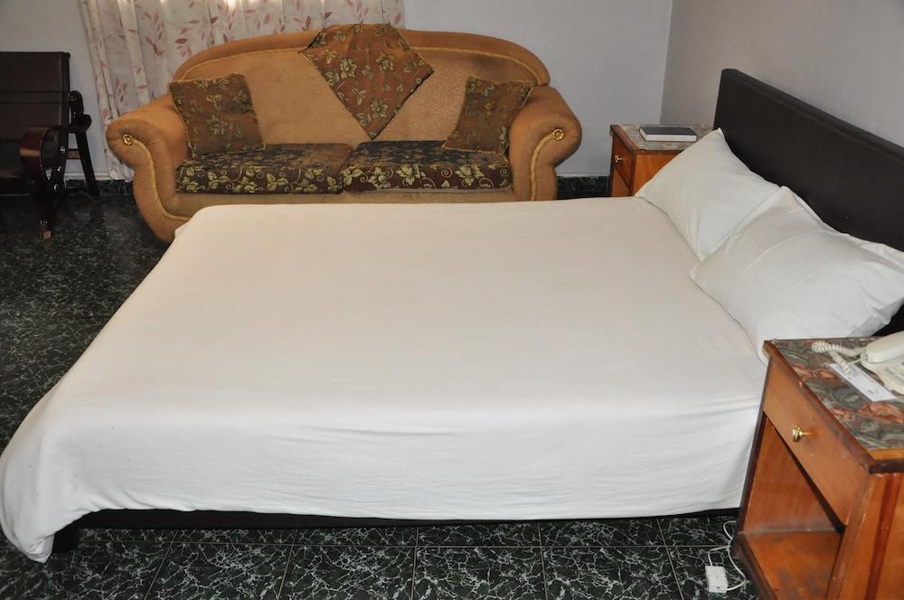 Chilambula Lodge Room