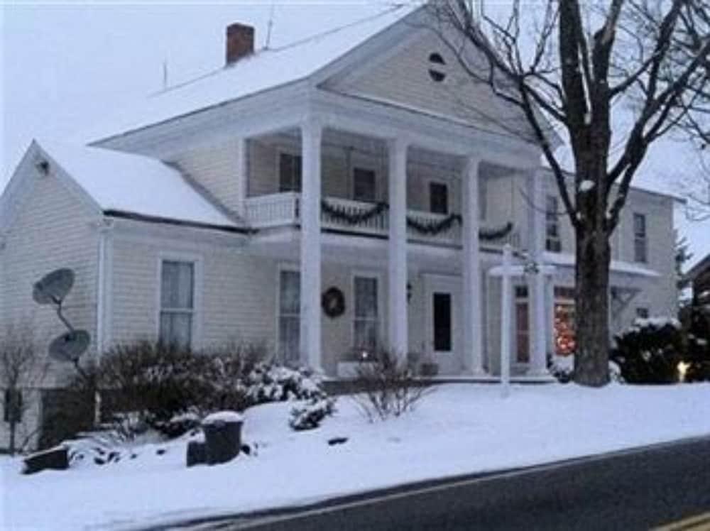 The Willow Tree Inn Hotel Front
