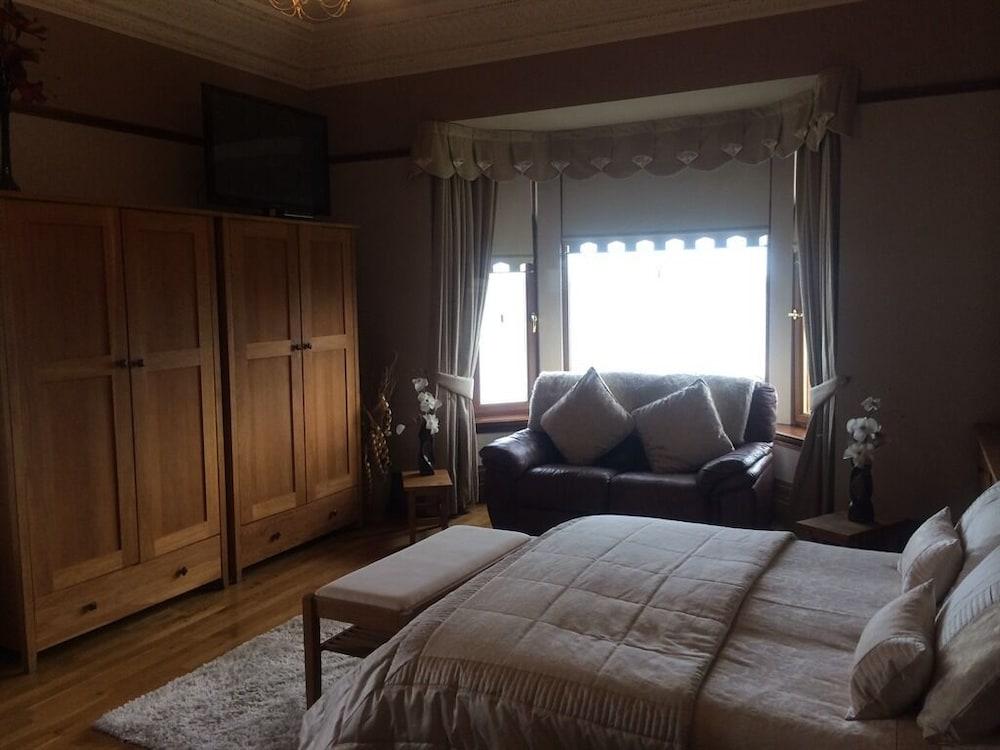 ثورن بانك هاوس أخرى