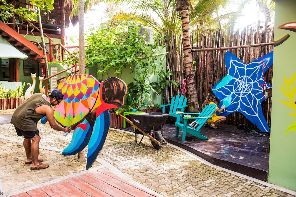 كينيزا بيتش هوتل تفاصيل الفندق من الخارج