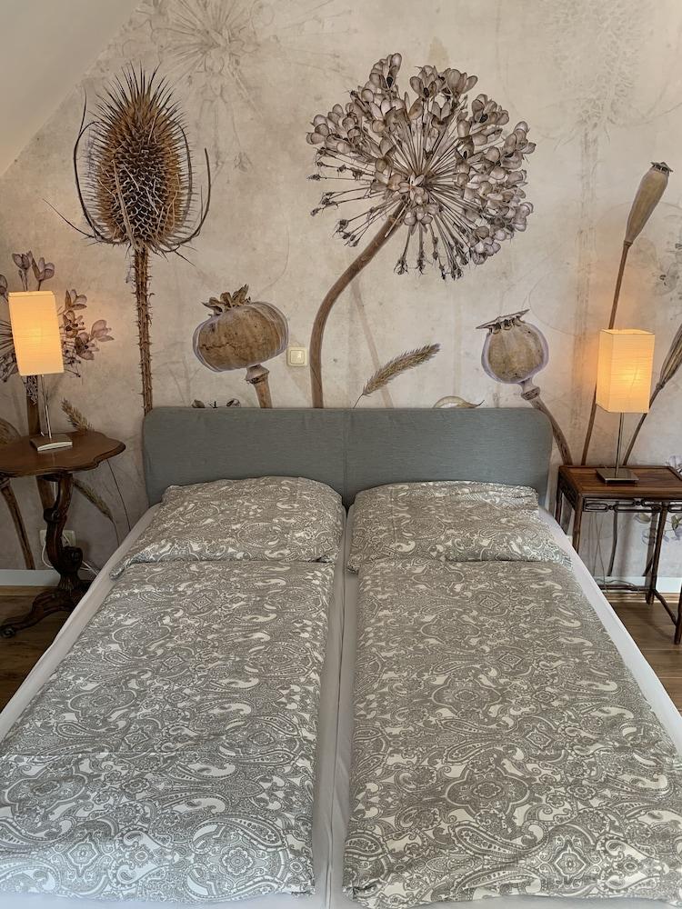 جاستهاوس هوخمان شتاديكن أخرى