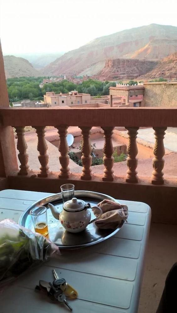 كارافان رونارد دو ديزرت بوفيه إفطار