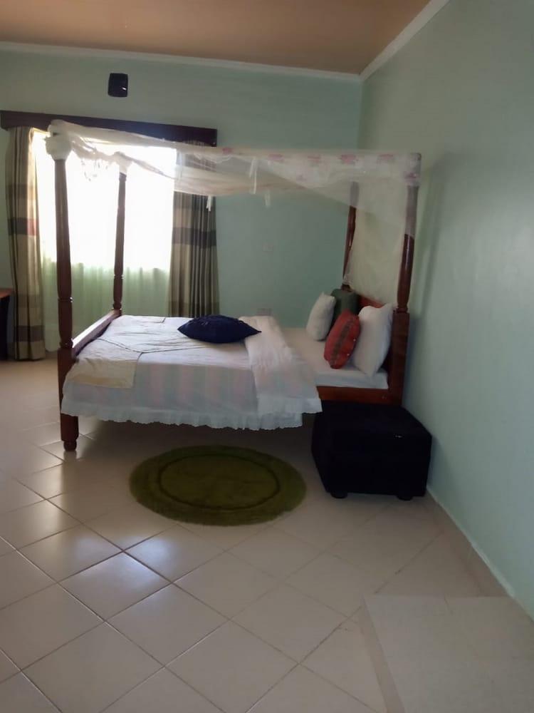Joppers Guest House Room