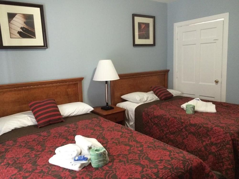HC-127 Beach Haus Room