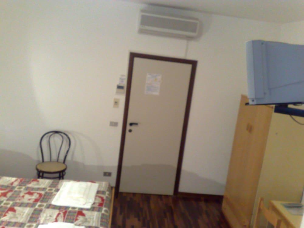 هوتل بيتينوم غرفة