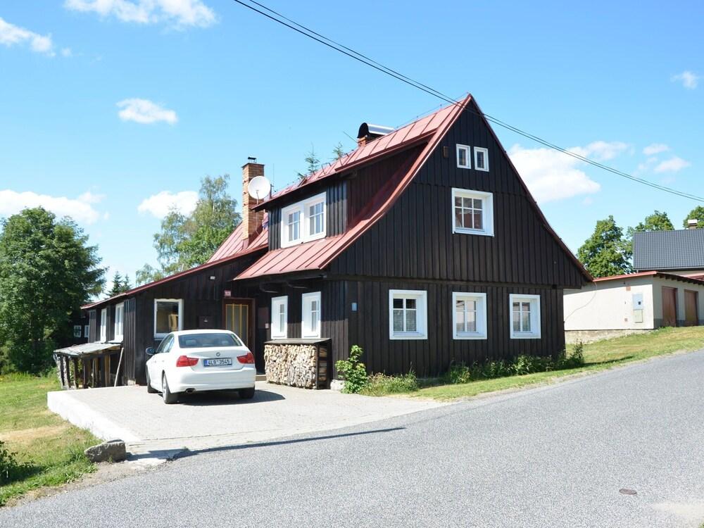Authentic Log Cabin With Fireplace, Only 300m to the Ski Slope, Unobstructed View Exterior