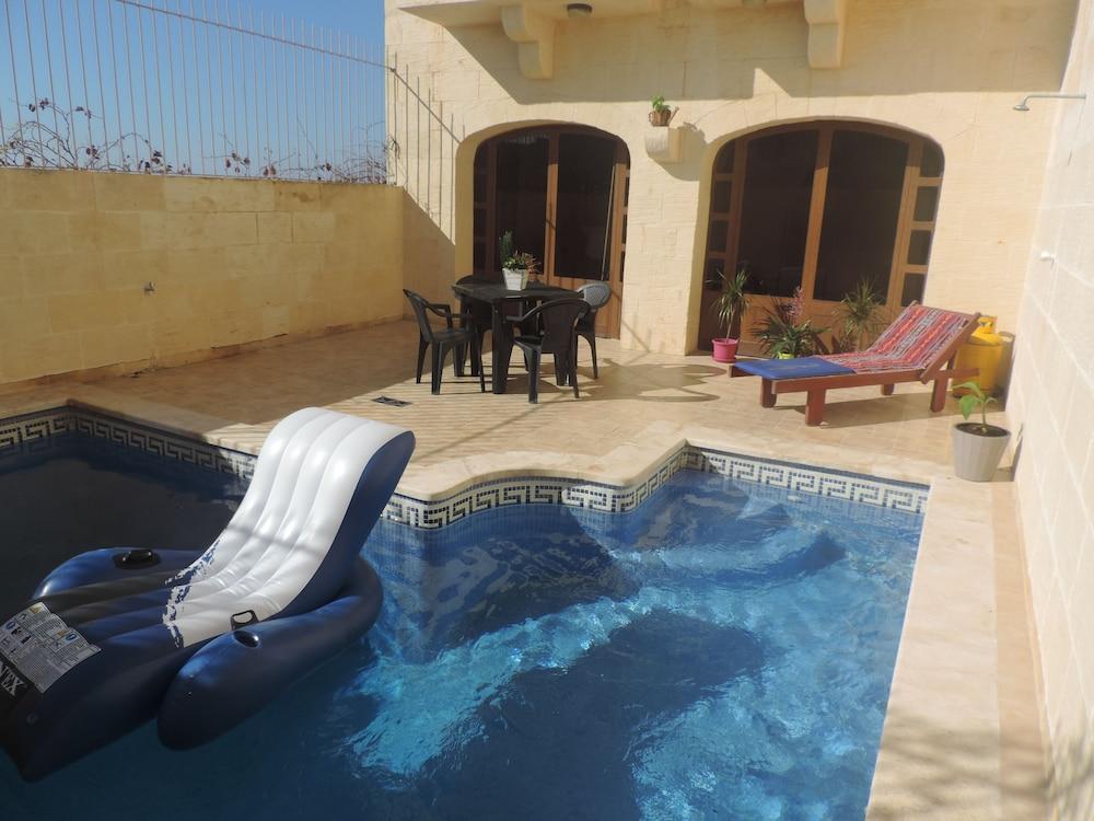 جوزو هوليداي هاوس