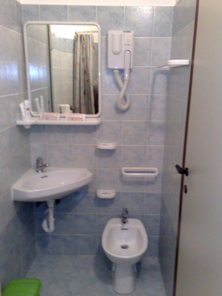 هوتل بيتينوم غرفة