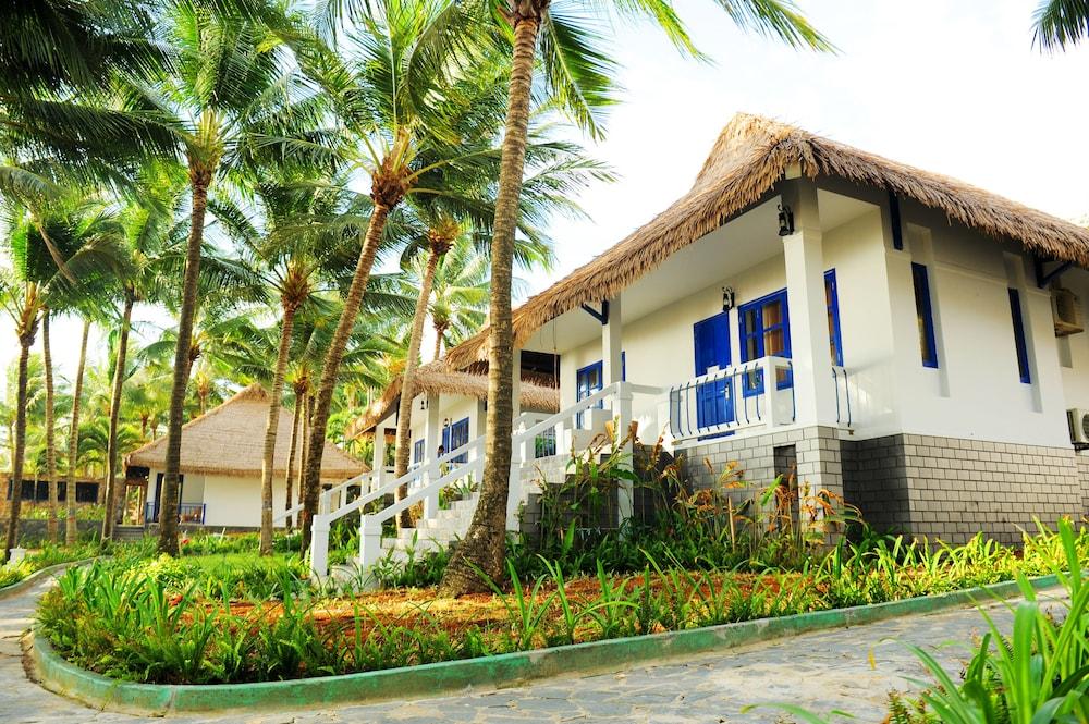L'Azure Resort and Spa Exterior