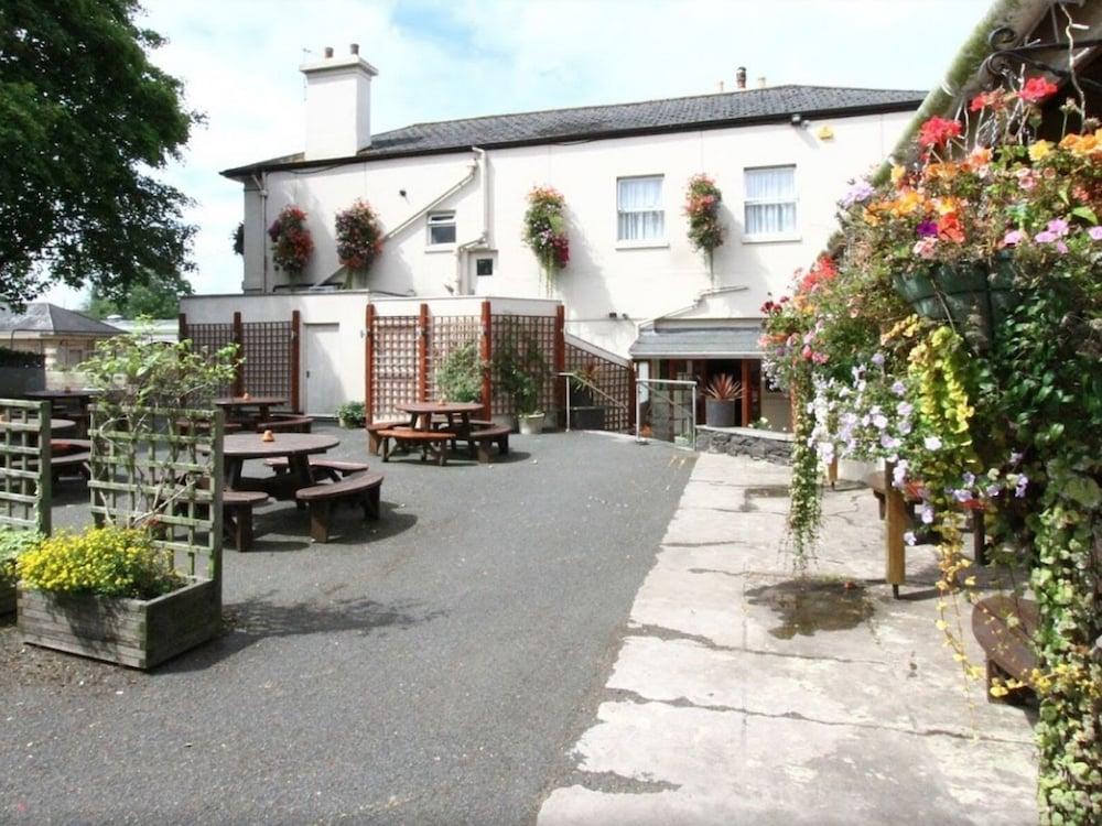 The Railway Inn Exterior