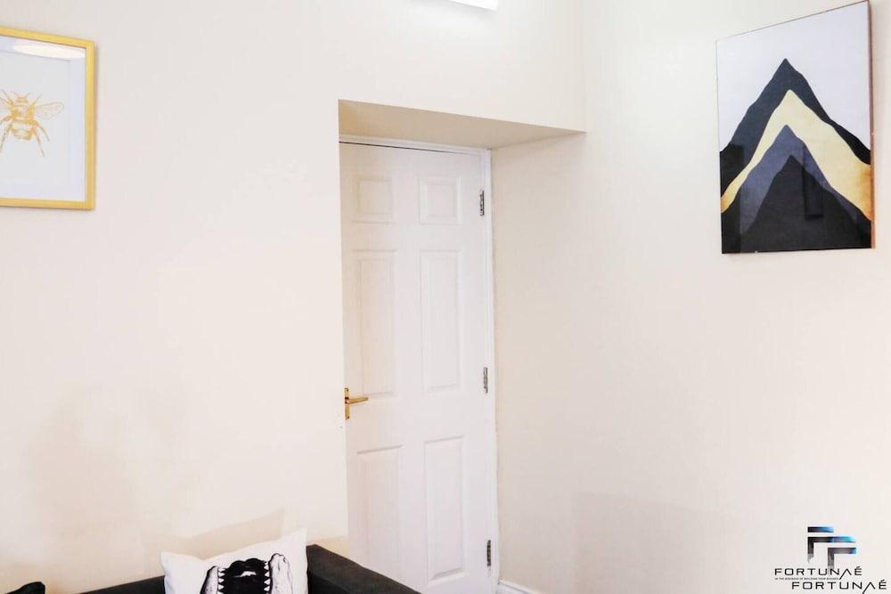 بيوتيفول 5 بد هاوس روكر بيتش داخلي