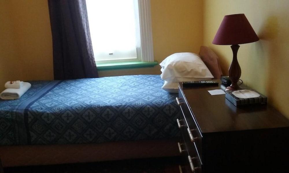 Dunedin Lodge Room