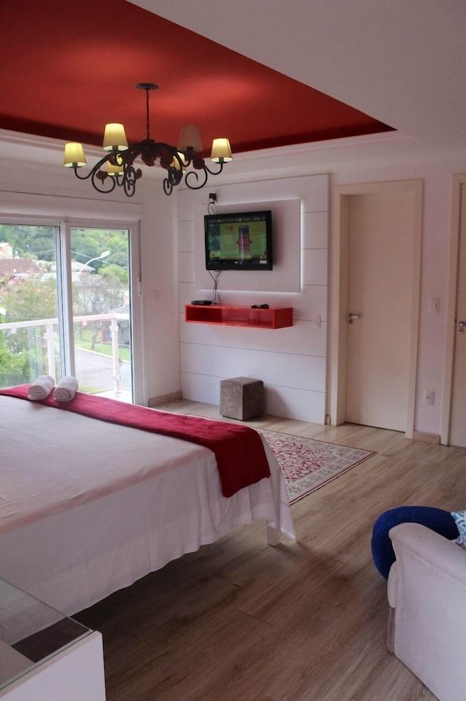 Amber 449 Room