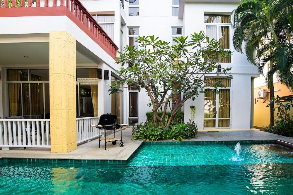 إيه إن بي بول فيلا إن باتايا حمام سباحة مكشوف